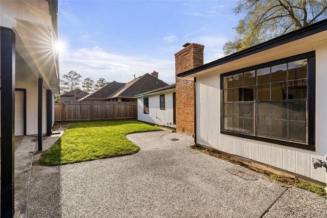 8014 17th Green Drive, Humble, TX 77346