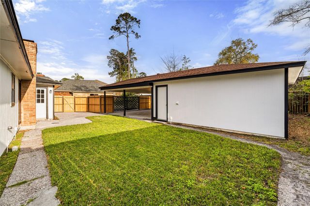 8014 17th Green Drive, Humble, TX 77346