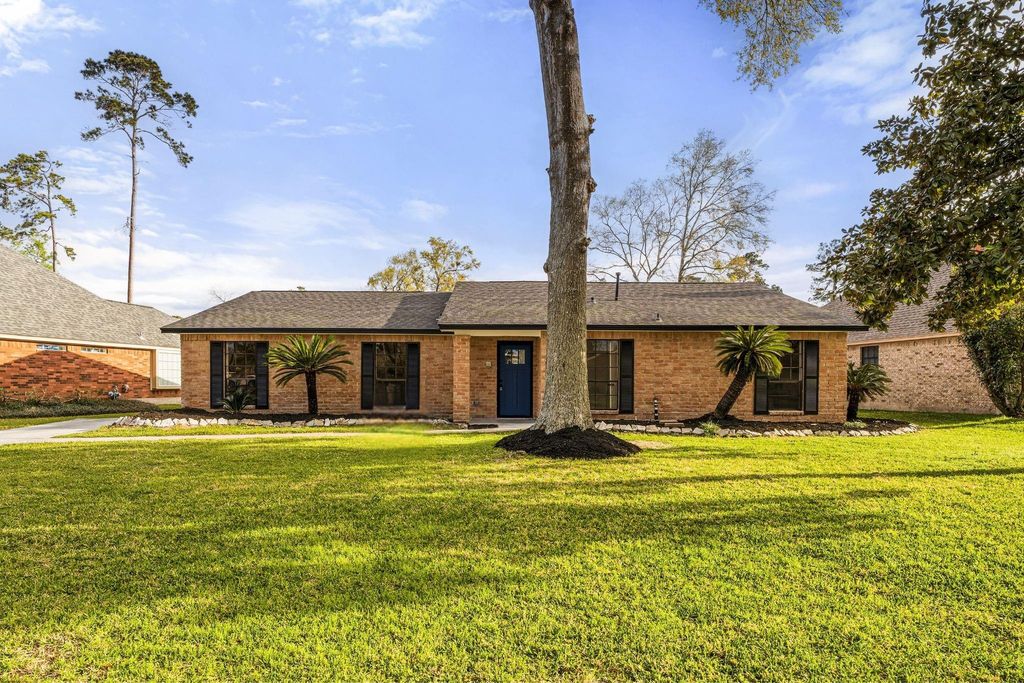 8014 17th Green Drive, Humble, TX 77346