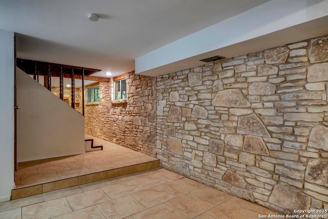 18111 Lake Shore, Helotes, TX 78023