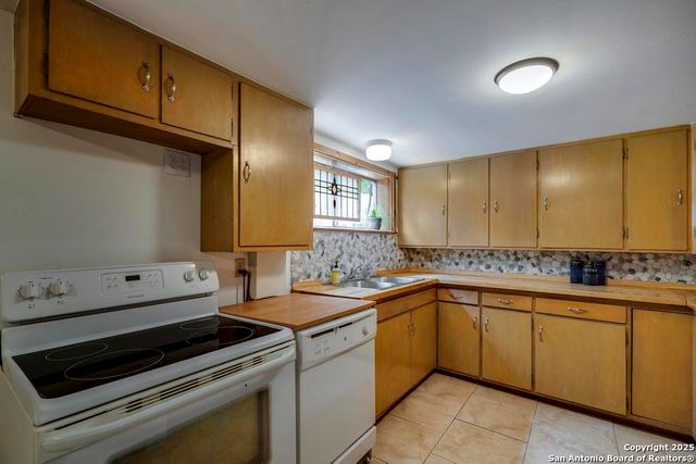 18111 Lake Shore, Helotes, TX 78023