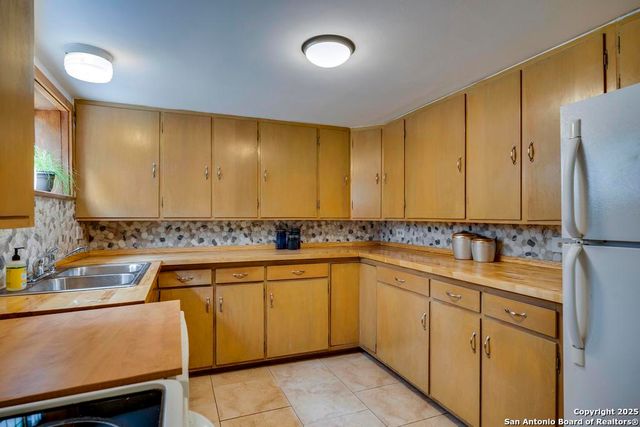 18111 Lake Shore, Helotes, TX 78023