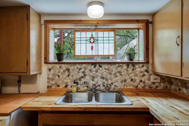 18111 Lake Shore, Helotes, TX 78023