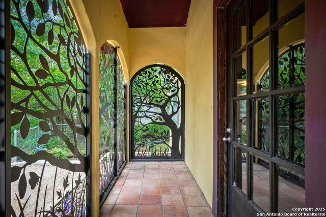 18111 Lake Shore, Helotes, TX 78023