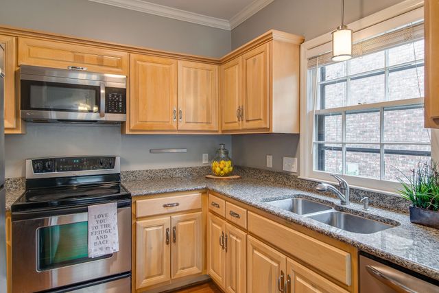 2306 Sharondale Dr, Nashville, TN 37215