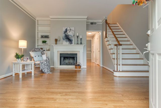 2306 Sharondale Dr, Nashville, TN 37215