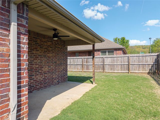 2622 N Sierra Avenue, Fayetteville, AR 72703