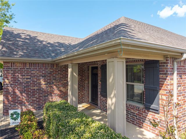 2622 N Sierra Avenue, Fayetteville, AR 72703
