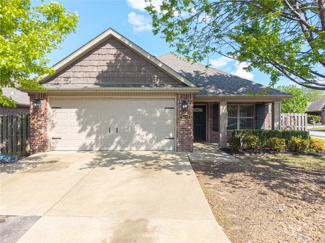 2622 N Sierra Avenue, Fayetteville, AR 72703