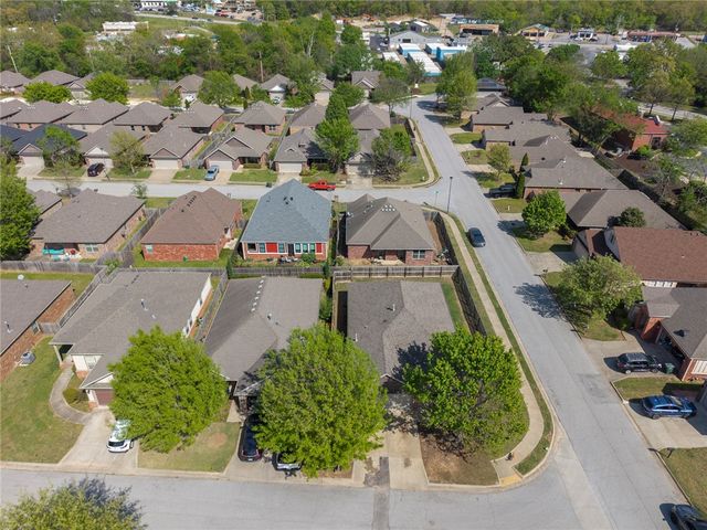 2622 N Sierra Avenue, Fayetteville, AR 72703