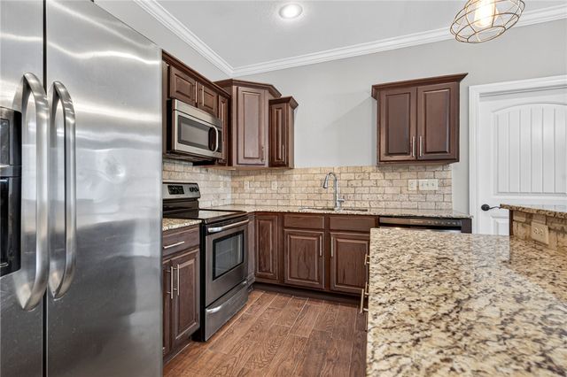 2622 N Sierra Avenue, Fayetteville, AR 72703
