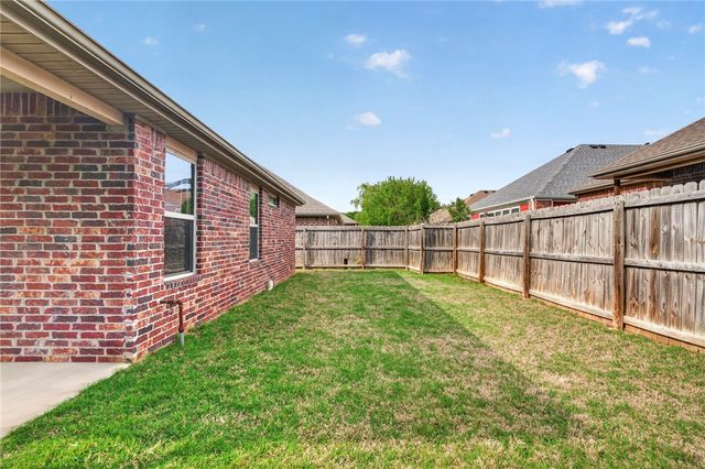 2622 N Sierra Avenue, Fayetteville, AR 72703
