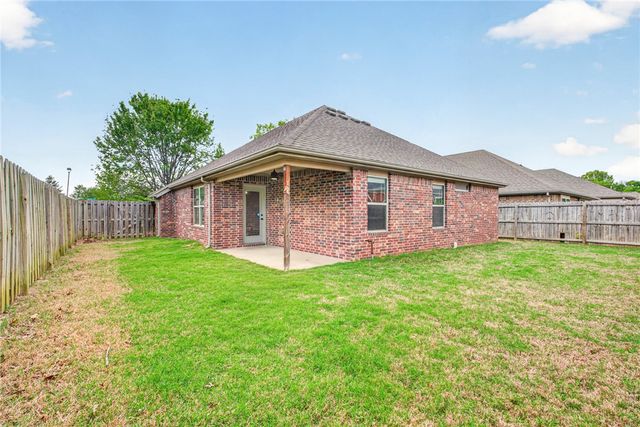 2622 N Sierra Avenue, Fayetteville, AR 72703