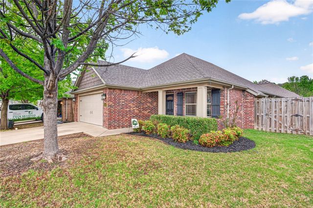 2622 N Sierra Avenue, Fayetteville, AR 72703