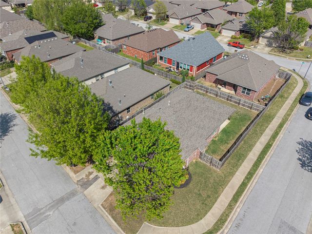 2622 N Sierra Avenue, Fayetteville, AR 72703