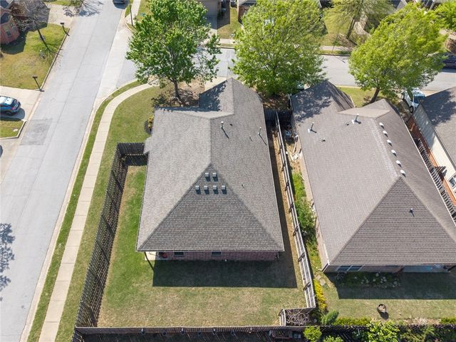2622 N Sierra Avenue, Fayetteville, AR 72703