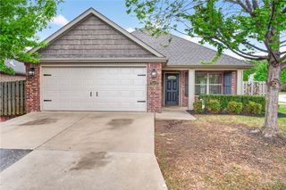 2622 N Sierra Avenue, Fayetteville, AR 72703