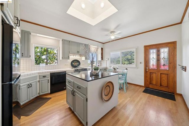 822 A St, Crockett, CA 94525
