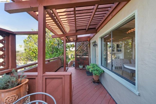 822 A St, Crockett, CA 94525