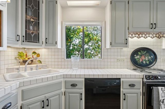 822 A St, Crockett, CA 94525