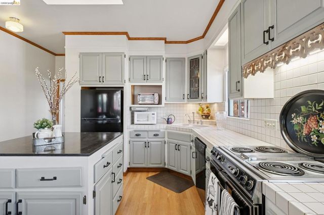 822 A St, Crockett, CA 94525