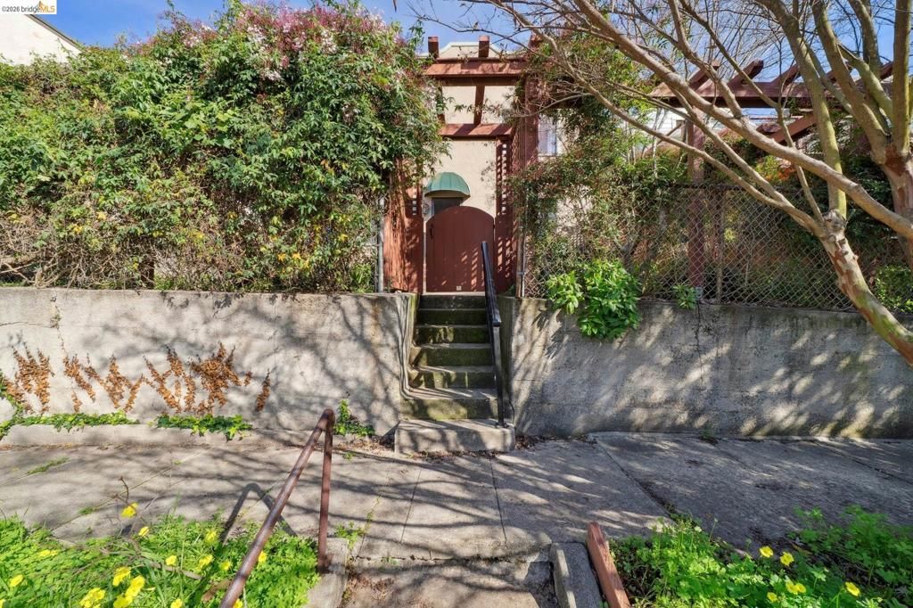 822 A St, Crockett, CA 94525