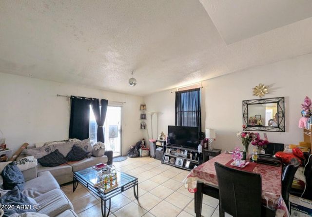 2210 W HEATHERBRAE Drive, Phoenix, AZ 85015