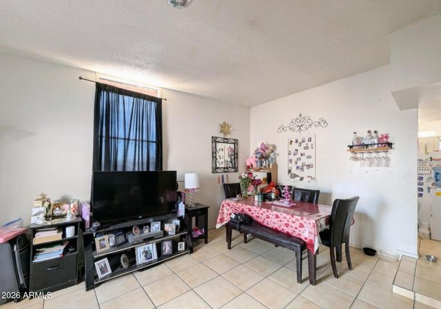 2210 W HEATHERBRAE Drive, Phoenix, AZ 85015
