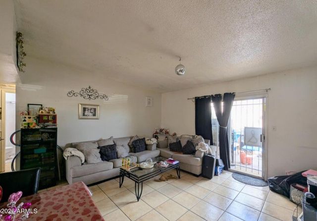 2210 W HEATHERBRAE Drive, Phoenix, AZ 85015