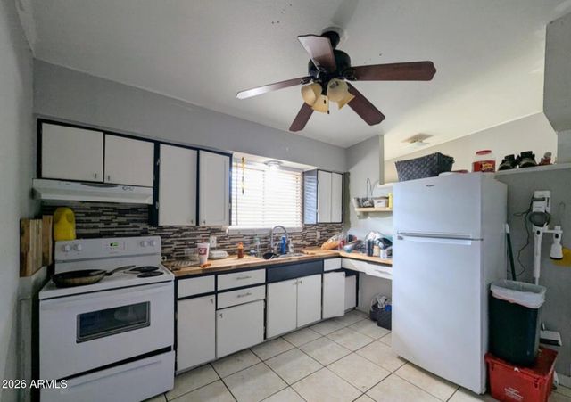 2210 W HEATHERBRAE Drive, Phoenix, AZ 85015