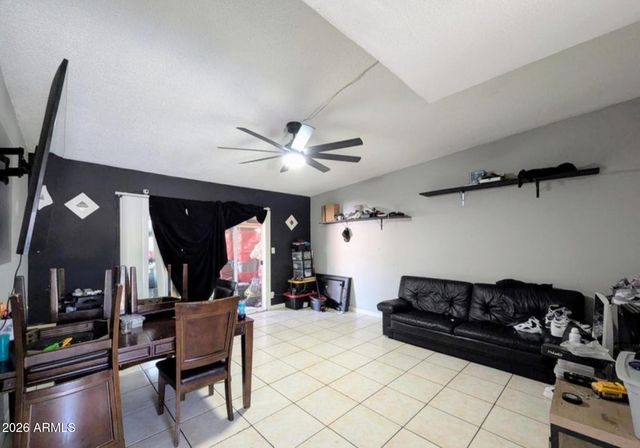 2210 W HEATHERBRAE Drive, Phoenix, AZ 85015