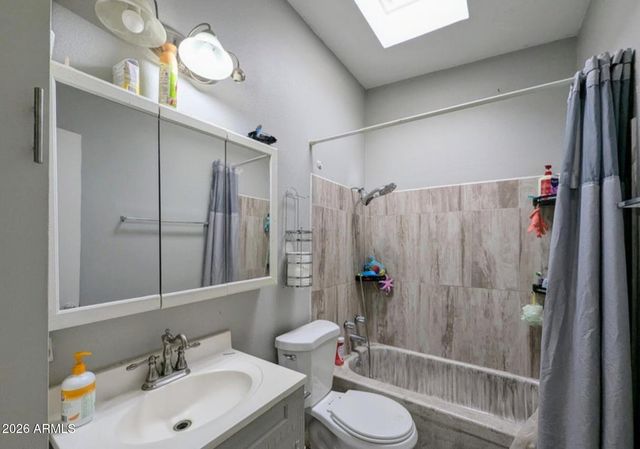 2210 W HEATHERBRAE Drive, Phoenix, AZ 85015