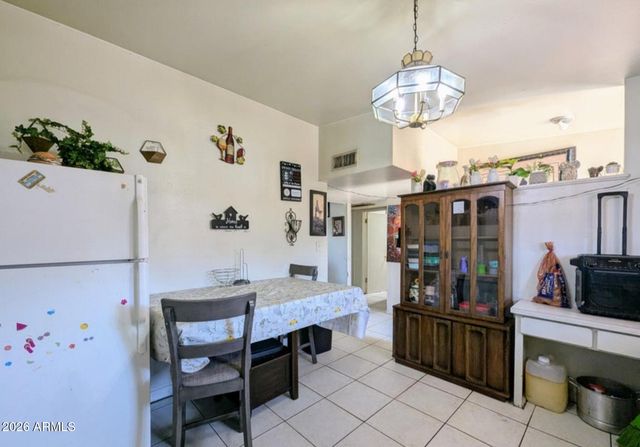 2210 W HEATHERBRAE Drive, Phoenix, AZ 85015