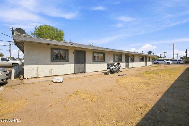 2210 W HEATHERBRAE Drive, Phoenix, AZ 85015