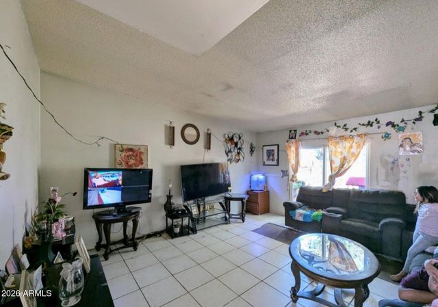 2210 W HEATHERBRAE Drive, Phoenix, AZ 85015