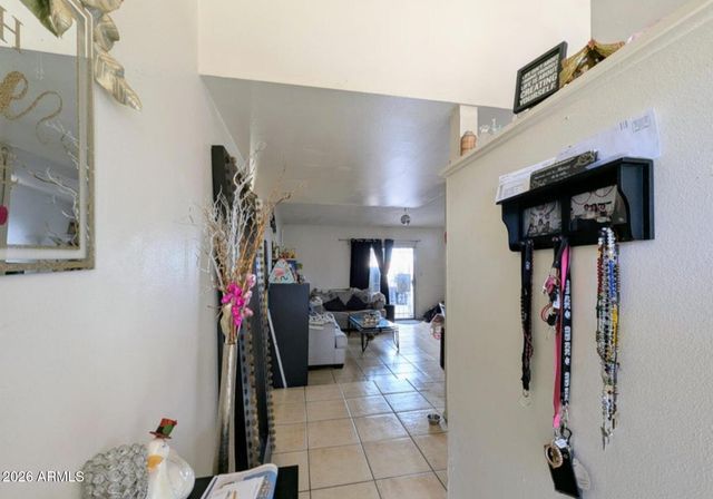 2210 W HEATHERBRAE Drive, Phoenix, AZ 85015