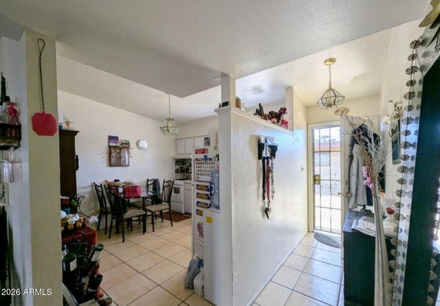 2210 W HEATHERBRAE Drive, Phoenix, AZ 85015