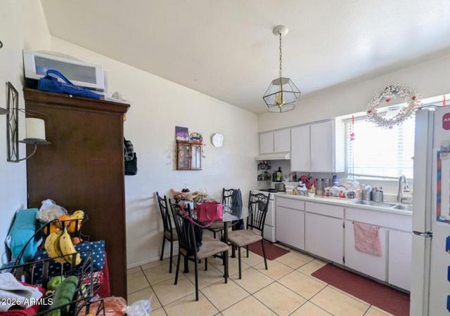 2210 W HEATHERBRAE Drive, Phoenix, AZ 85015