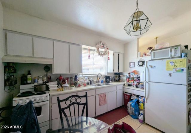 2210 W HEATHERBRAE Drive, Phoenix, AZ 85015