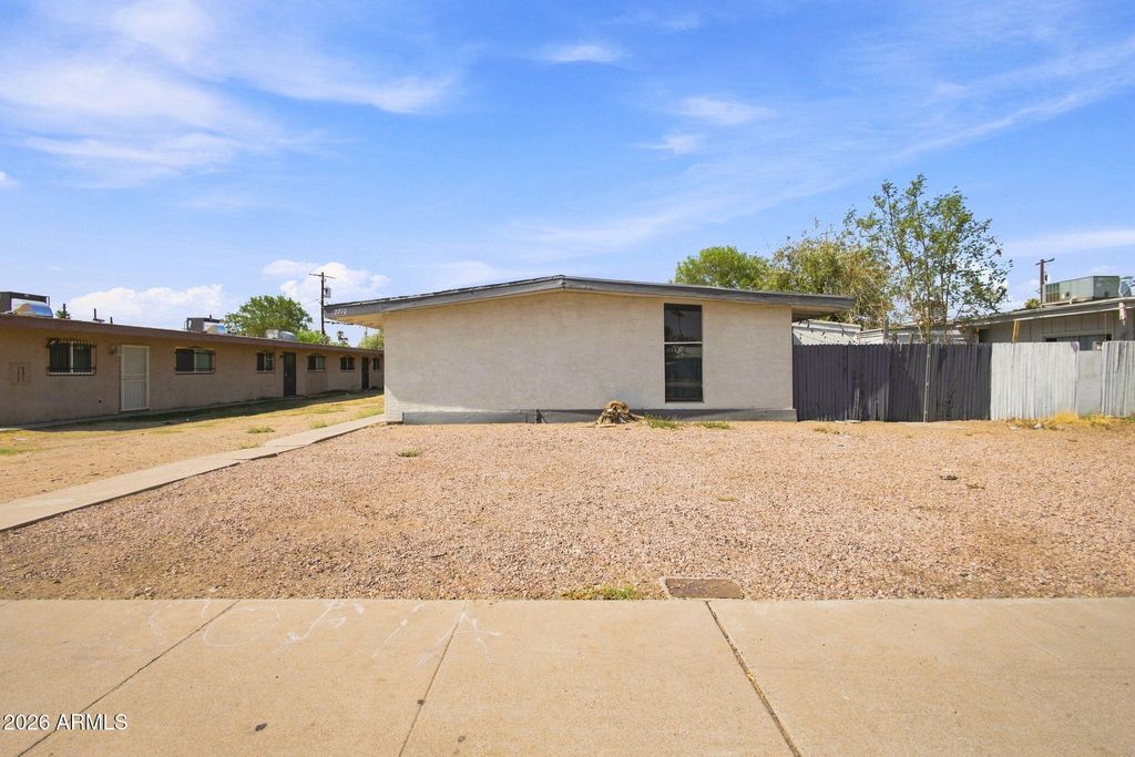 2210 W HEATHERBRAE Drive, Phoenix, AZ 85015
