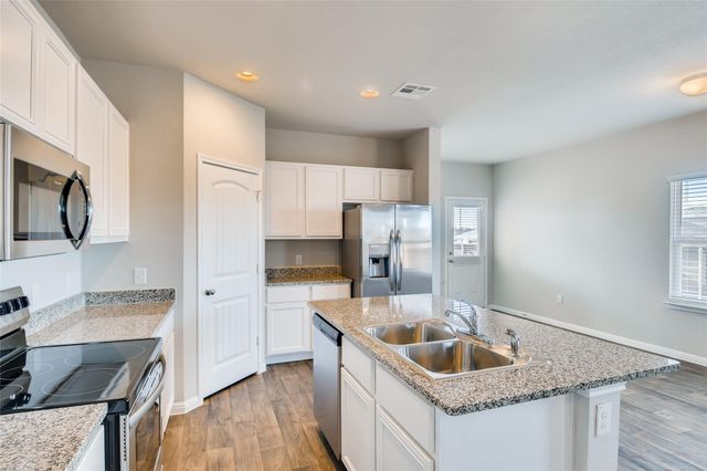 121 Freedom Park Ave, Liberty Hill, TX 78642