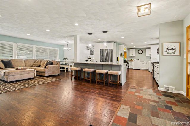 330 Cole Road, Monroe, MI 48162