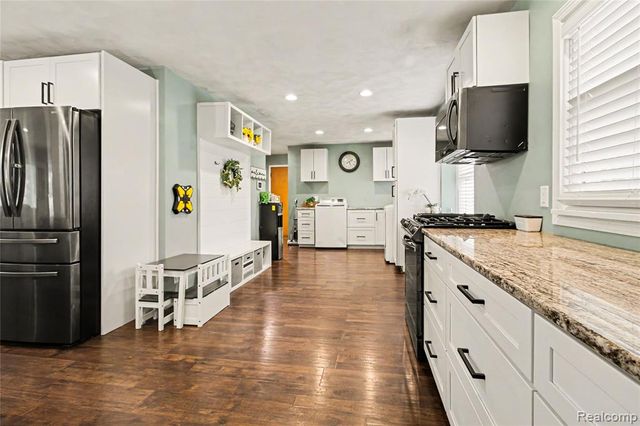 330 Cole Road, Monroe, MI 48162