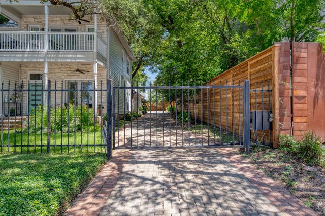 1204 W 39th ST, Austin, TX 78756