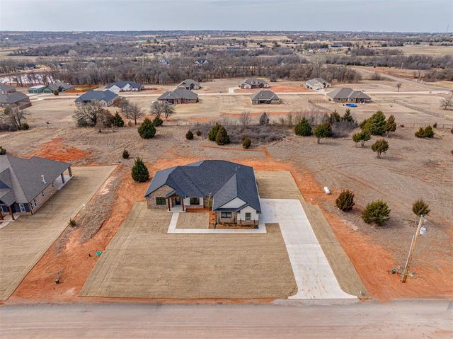 1208 Twin Oaks Drive, Blanchard, OK 73010
