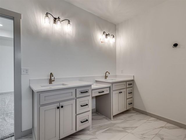 1208 Twin Oaks Drive, Blanchard, OK 73010