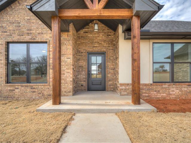 1208 Twin Oaks Drive, Blanchard, OK 73010