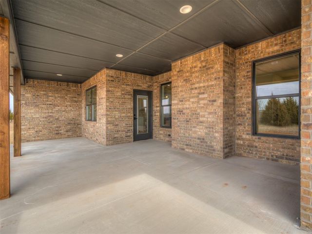 1208 Twin Oaks Drive, Blanchard, OK 73010