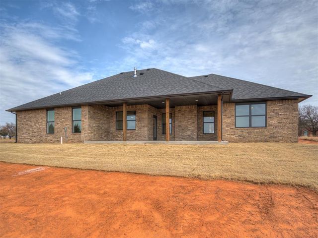 1208 Twin Oaks Drive, Blanchard, OK 73010