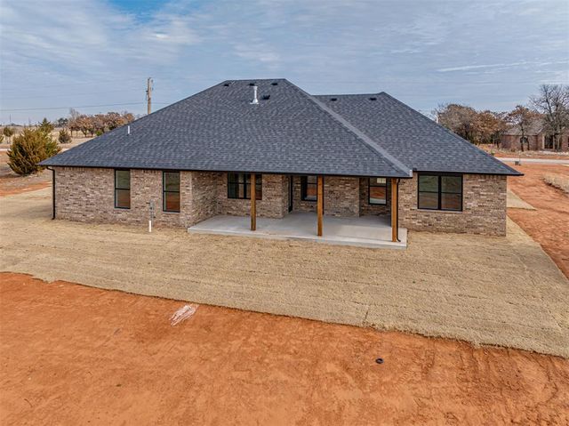 1208 Twin Oaks Drive, Blanchard, OK 73010